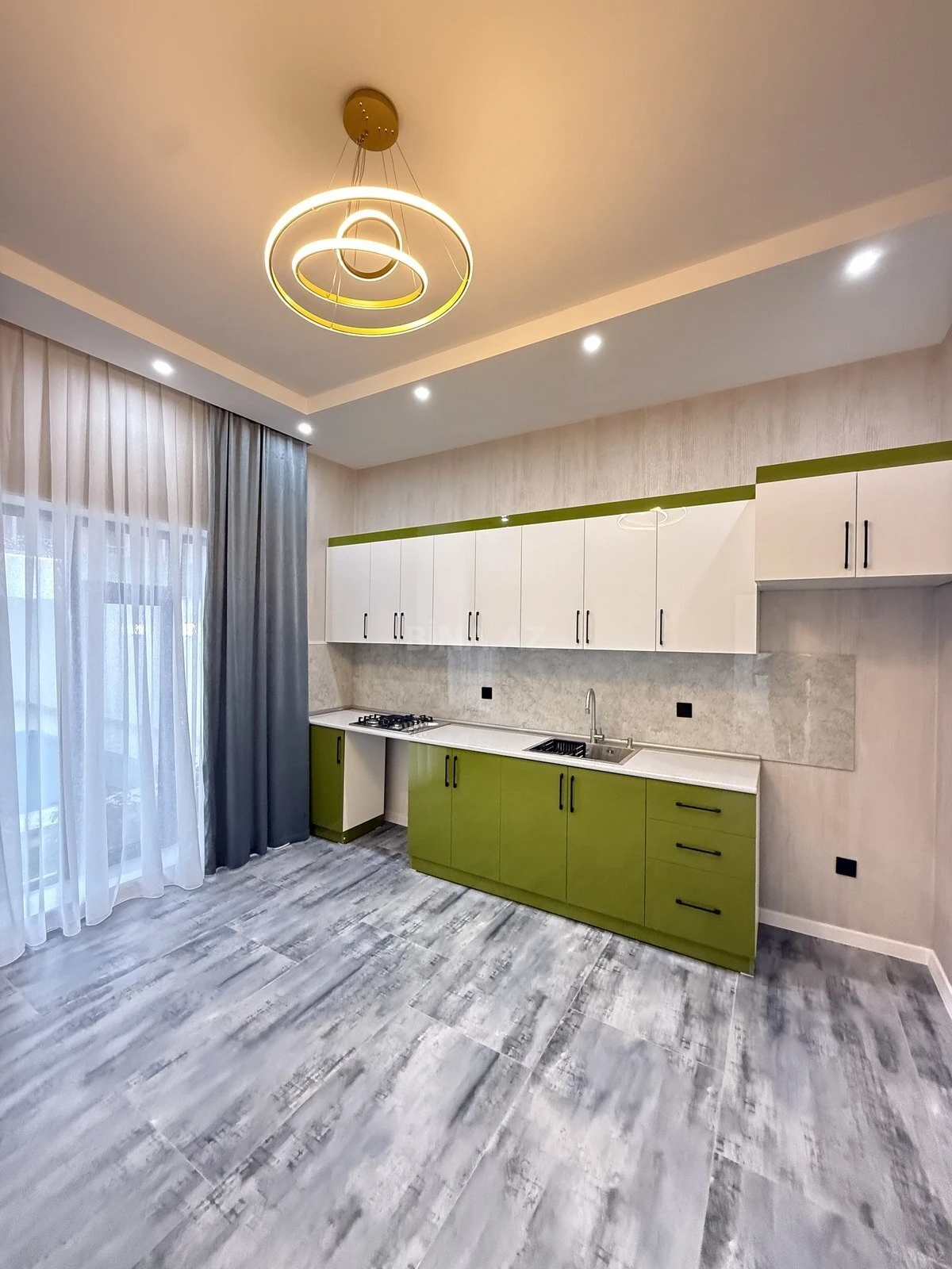 Satılır 4 otaqlı həyət evi 140 m²