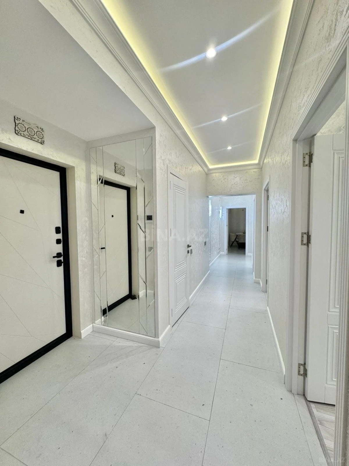 Satılır 3 otaqlı mənzil 117 m²