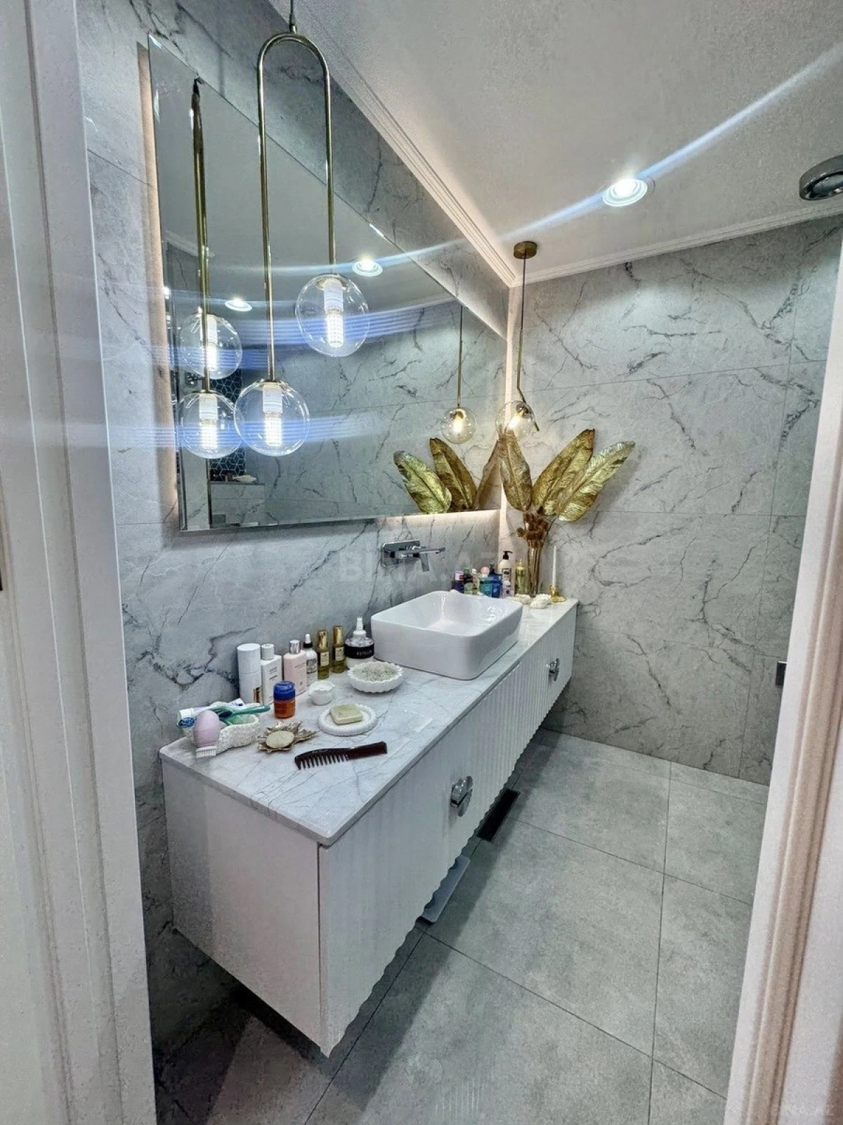 Satılır 3 otaqlı mənzil 117 m²