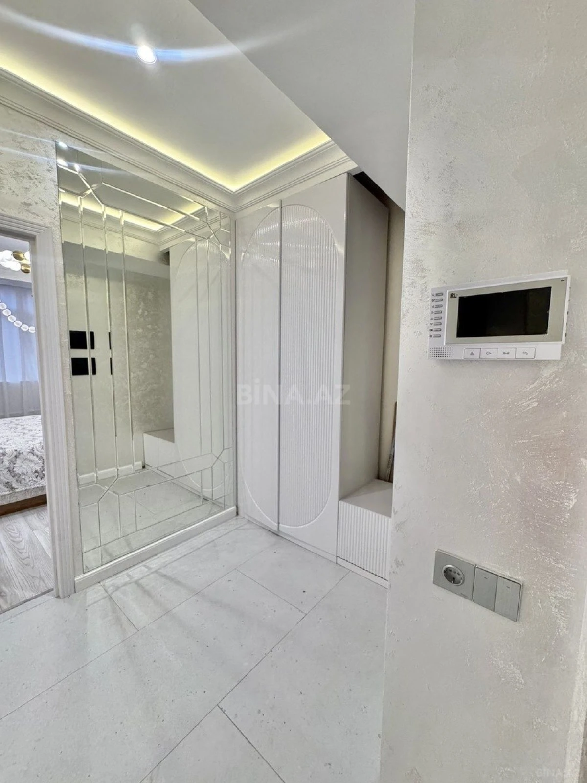Satılır 3 otaqlı mənzil 117 m²
