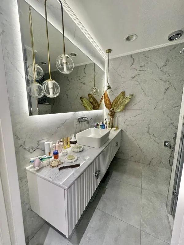 Satılır 3 otaqlı mənzil 117 m²