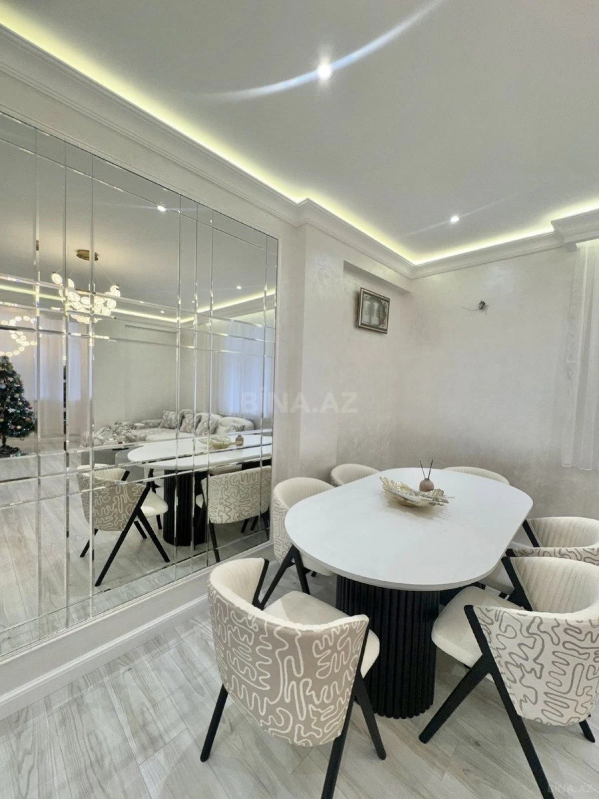 Satılır 3 otaqlı mənzil 117 m²
