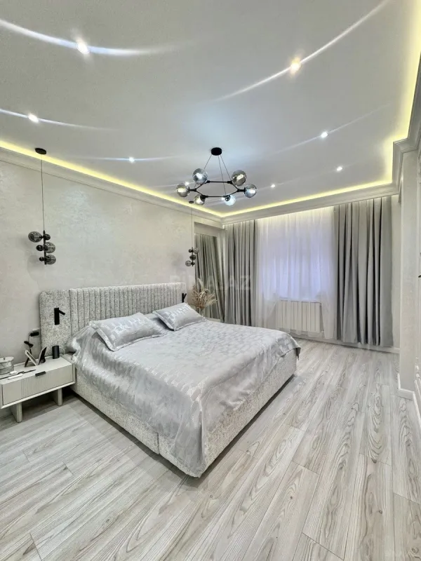 Satılır 3 otaqlı mənzil 117 m²