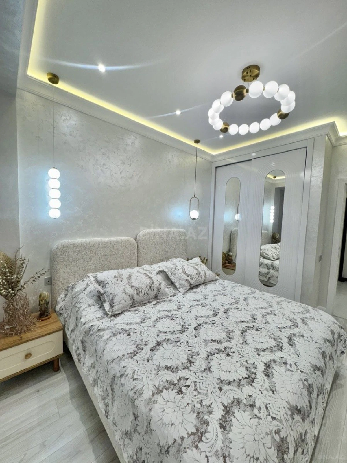 Satılır 3 otaqlı mənzil 117 m²