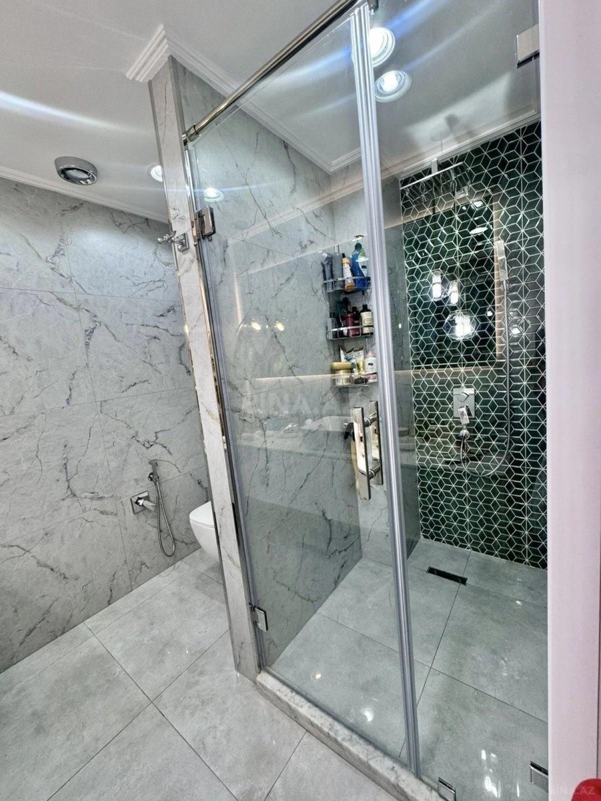 Satılır 3 otaqlı mənzil 117 m²