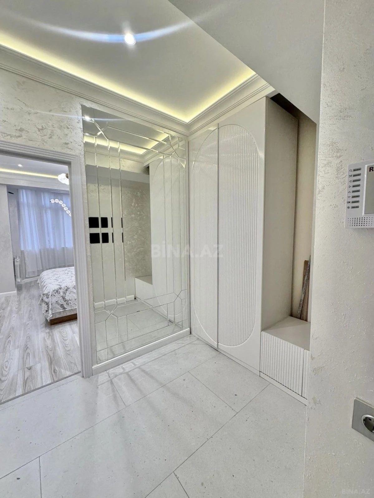 Satılır 3 otaqlı mənzil 117 m²