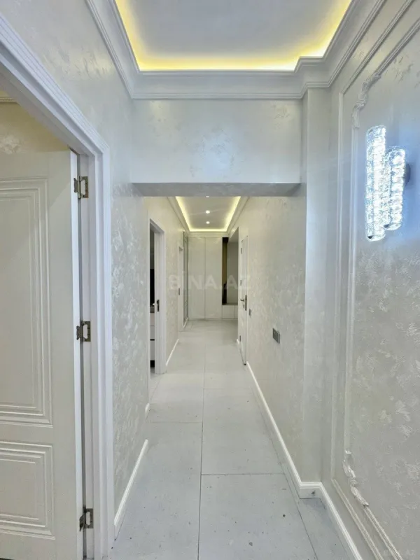 Satılır 3 otaqlı mənzil 117 m²