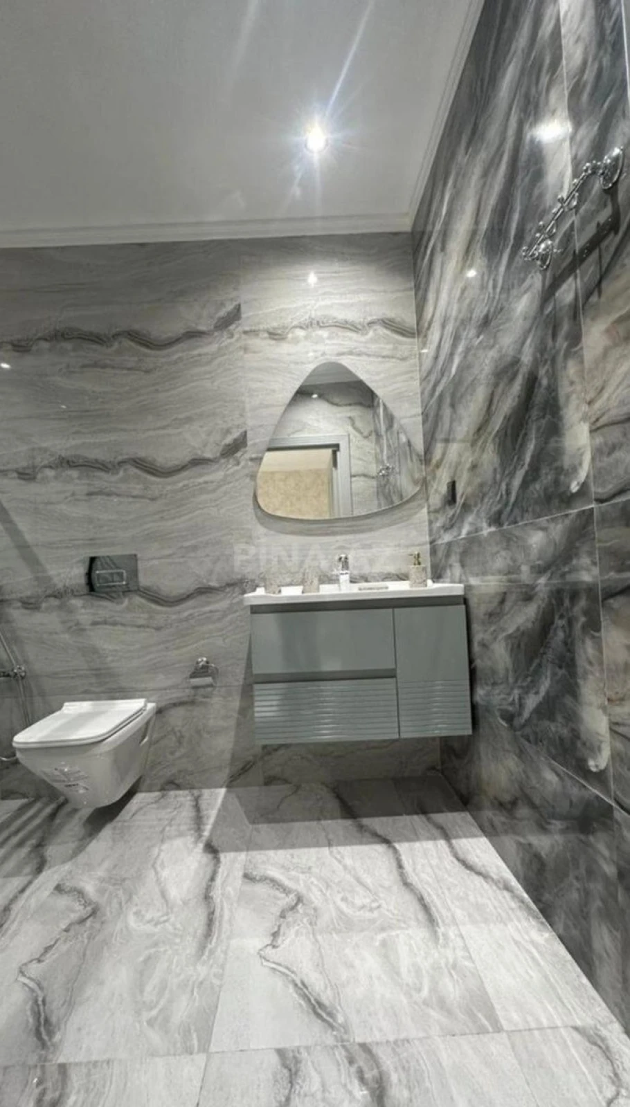 Satılır 2 otaqlı mənzil 78 m²