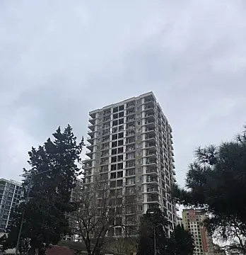 Satılır 4 otaqlı mənzil 181 m²