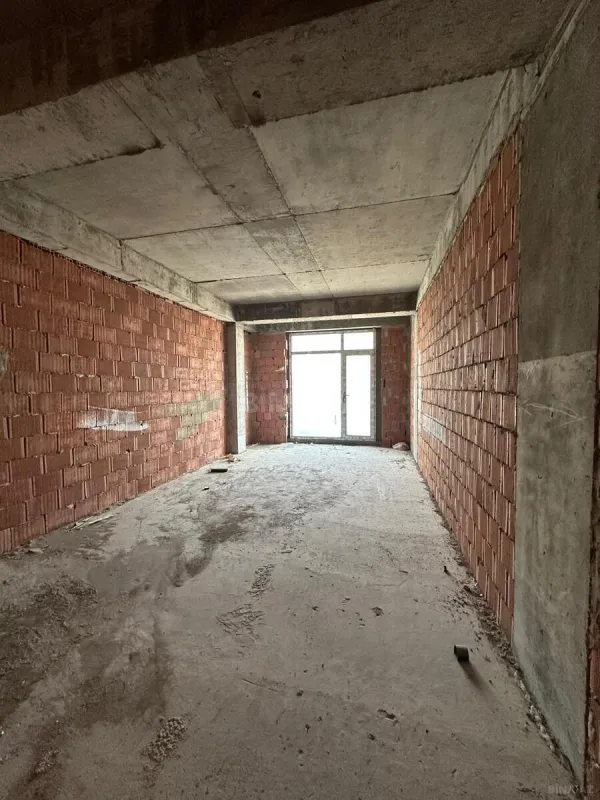 Satılır 4 otaqlı mənzil 181 m²