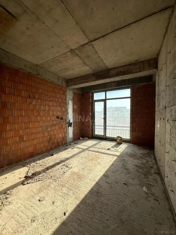 Satılır 4 otaqlı mənzil 181 m²