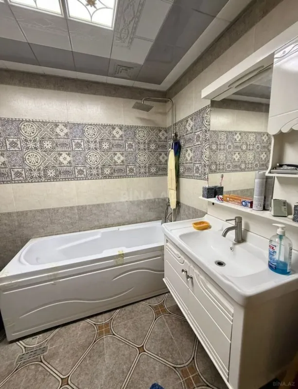 Satılır 2 otaqlı mənzil 74 m²