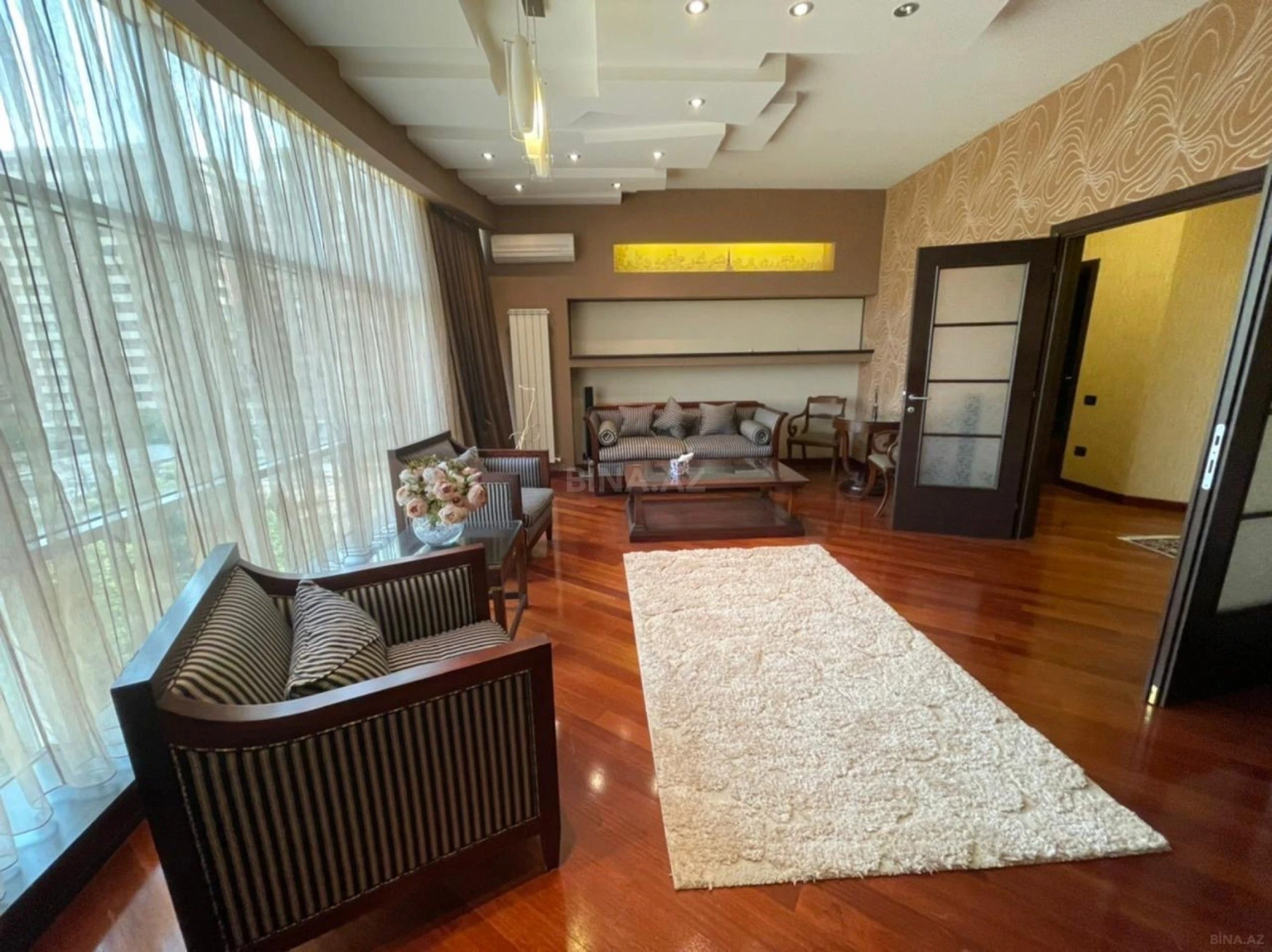 Kirayə verilir 2 otaqlı mənzil 105 m²