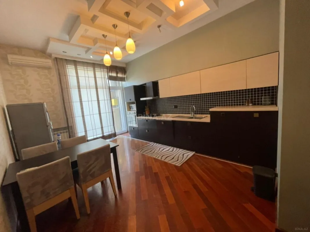 Kirayə verilir 2 otaqlı mənzil 105 m²