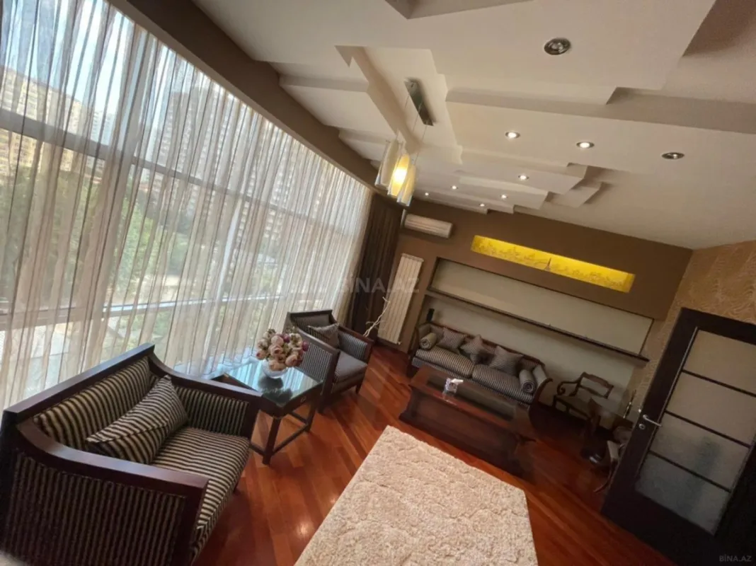 Kirayə verilir 2 otaqlı mənzil 105 m²