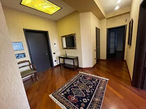 Kirayə verilir 2 otaqlı mənzil 105 m²