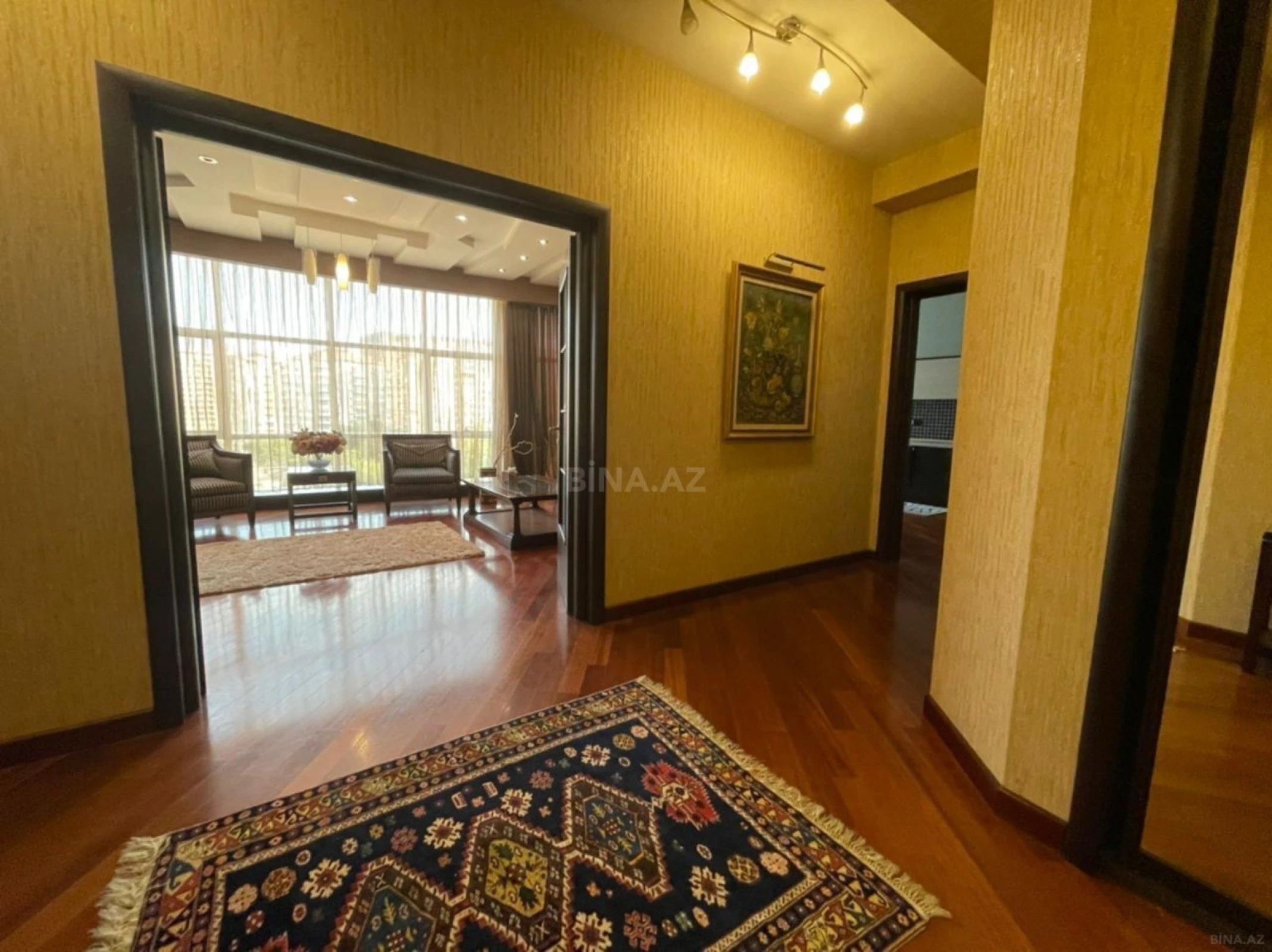 Kirayə verilir 2 otaqlı mənzil 105 m²