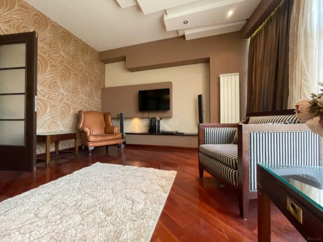 Kirayə verilir 2 otaqlı mənzil 105 m²