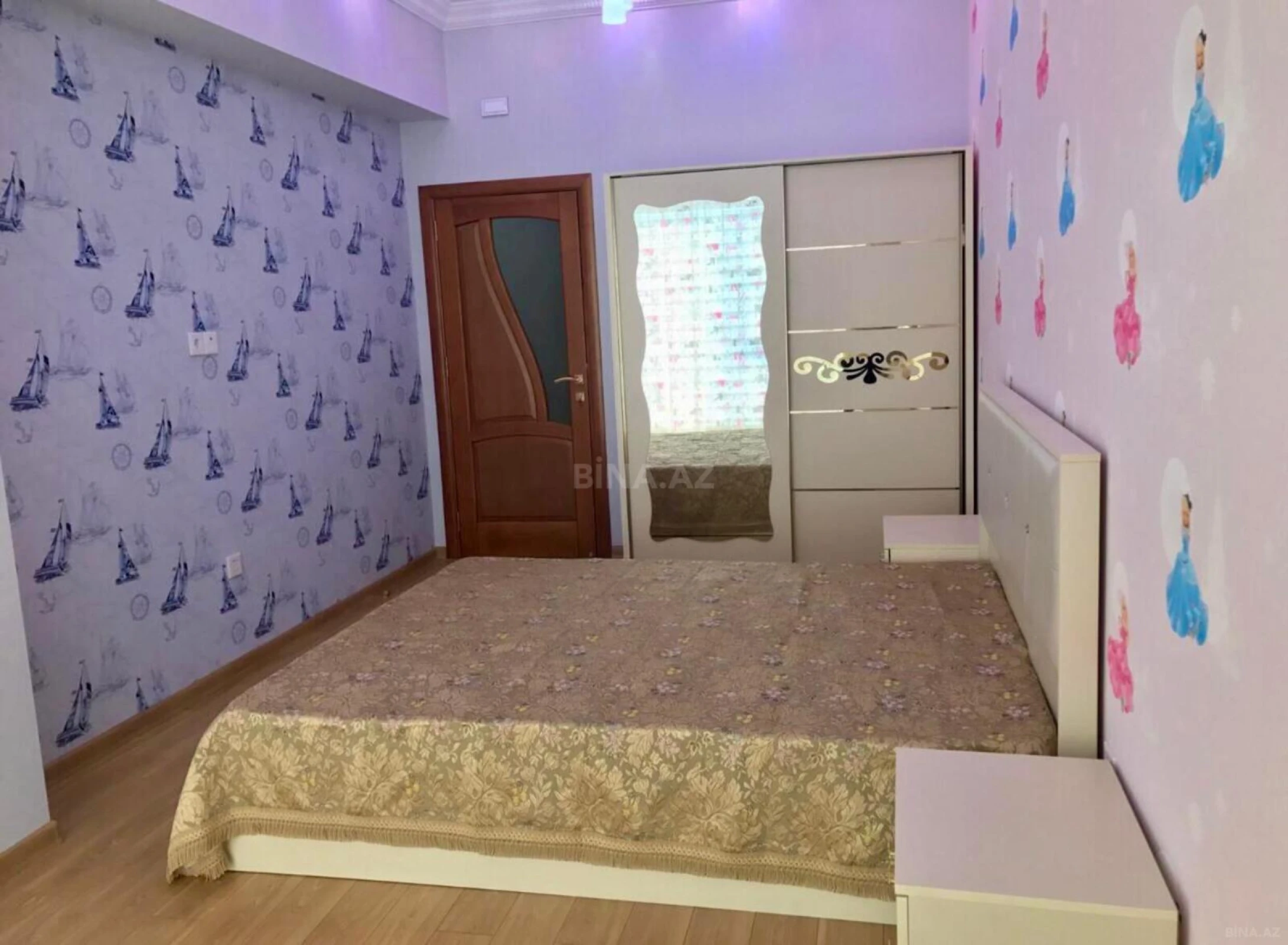 Kirayə verilir 4 otaqlı mənzil 181 m²