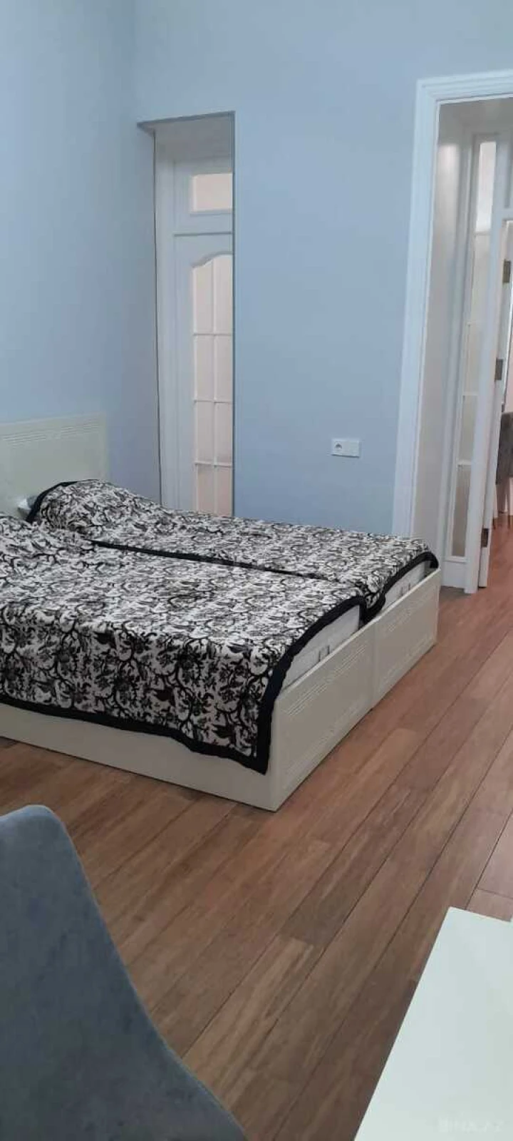 Kirayə verilir 2 otaqlı mənzil 80 m²