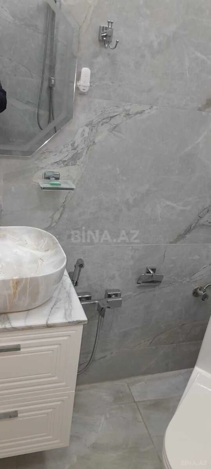 Kirayə verilir 2 otaqlı mənzil 80 m²