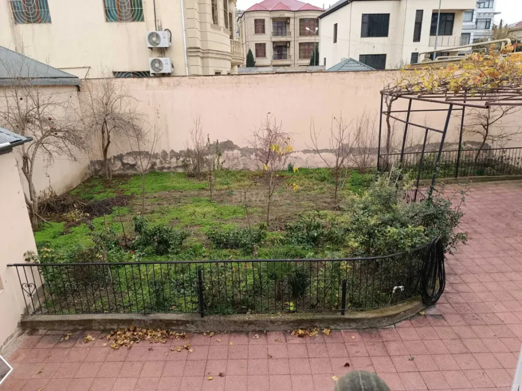 Satılır 6 otaqlı həyət evi 314 m²