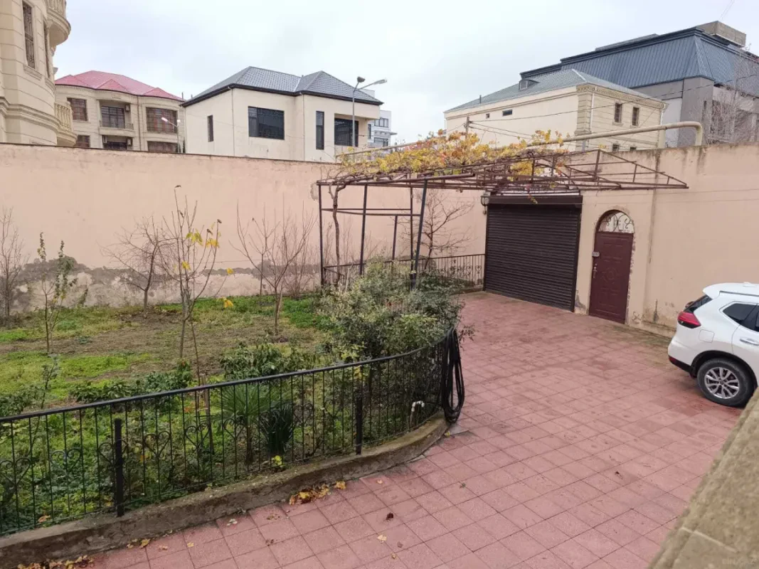 Satılır 6 otaqlı həyət evi 314 m²