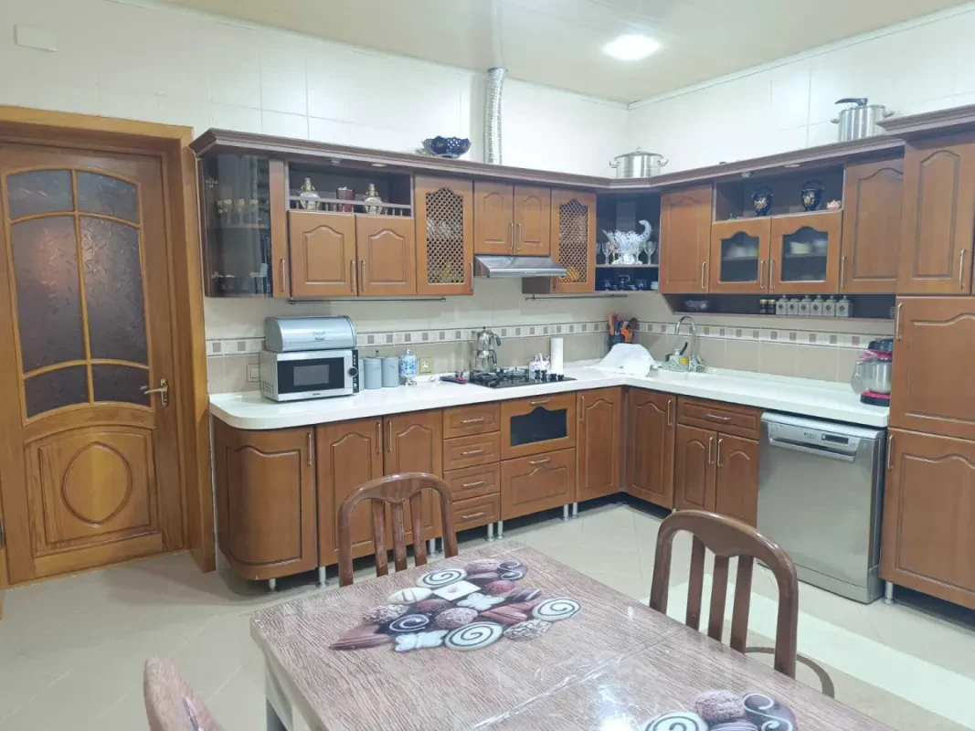 Satılır 6 otaqlı həyət evi 314 m²