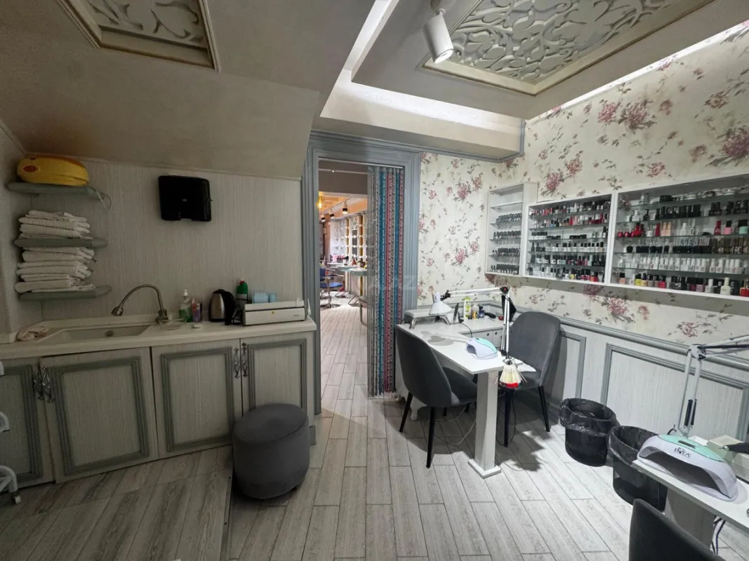 Kirayə verilir obyekt 180 m²