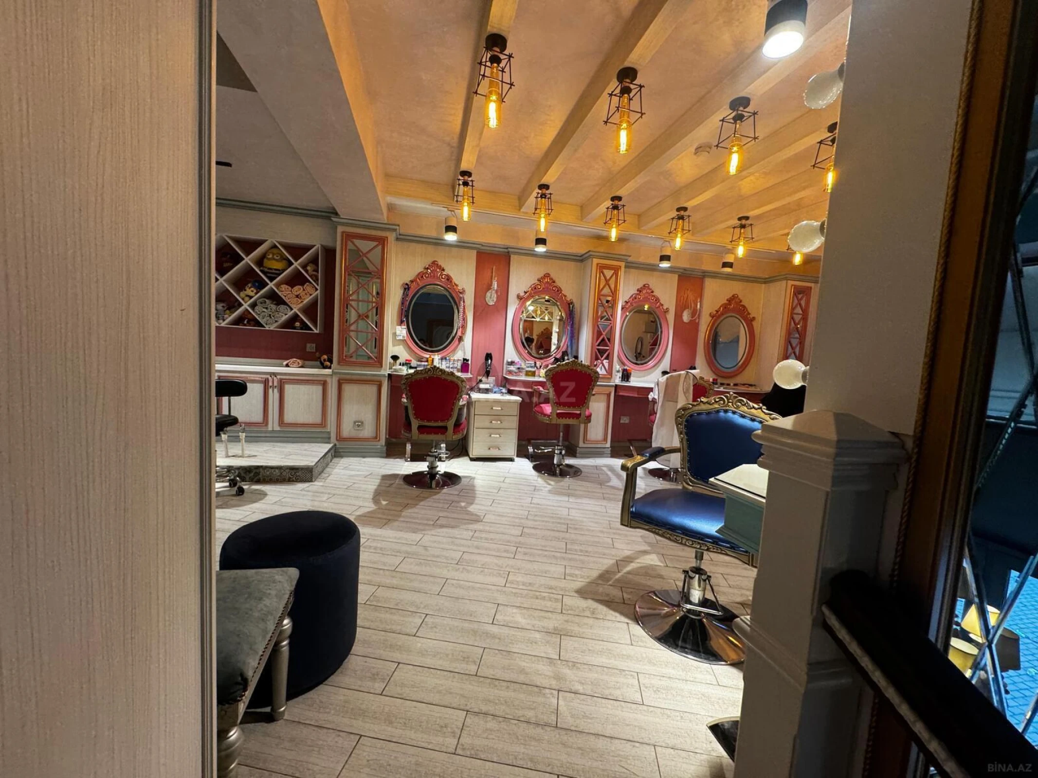 Kirayə verilir obyekt 180 m²