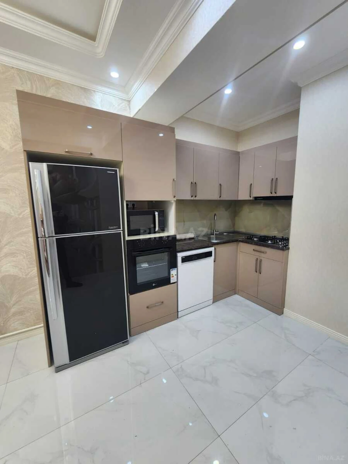 Kirayə verilir 3 otaqlı mənzil 120 m²
