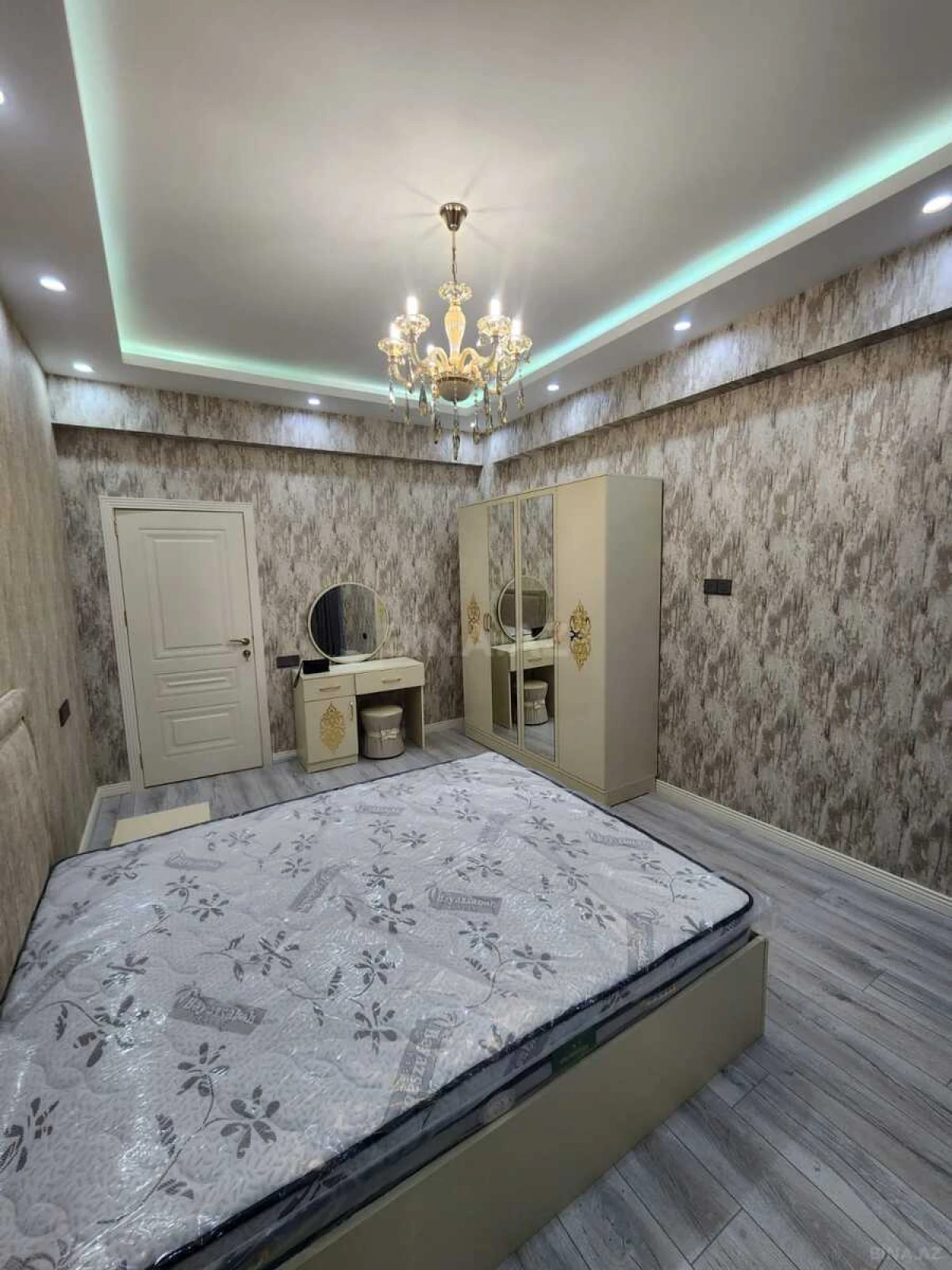 Kirayə verilir 3 otaqlı mənzil 120 m²
