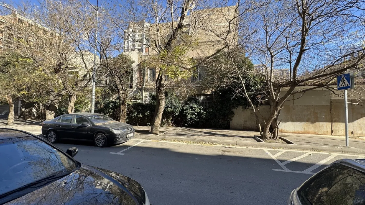 Satılır 4 otaqlı mənzil 110 m²