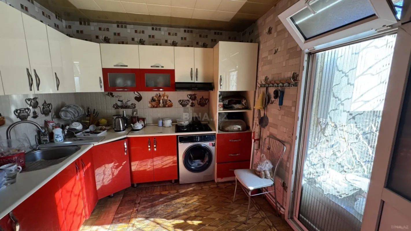 Satılır 4 otaqlı mənzil 110 m²
