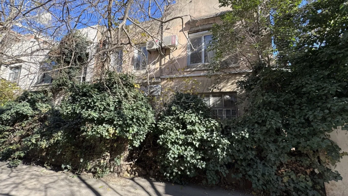 Satılır 4 otaqlı mənzil 110 m²