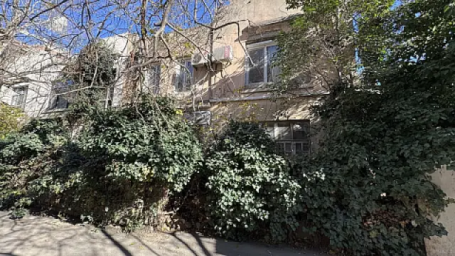 Satılır 4 otaqlı mənzil 110 m²