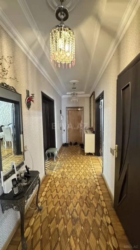 Satılır 4 otaqlı mənzil 110 m²
