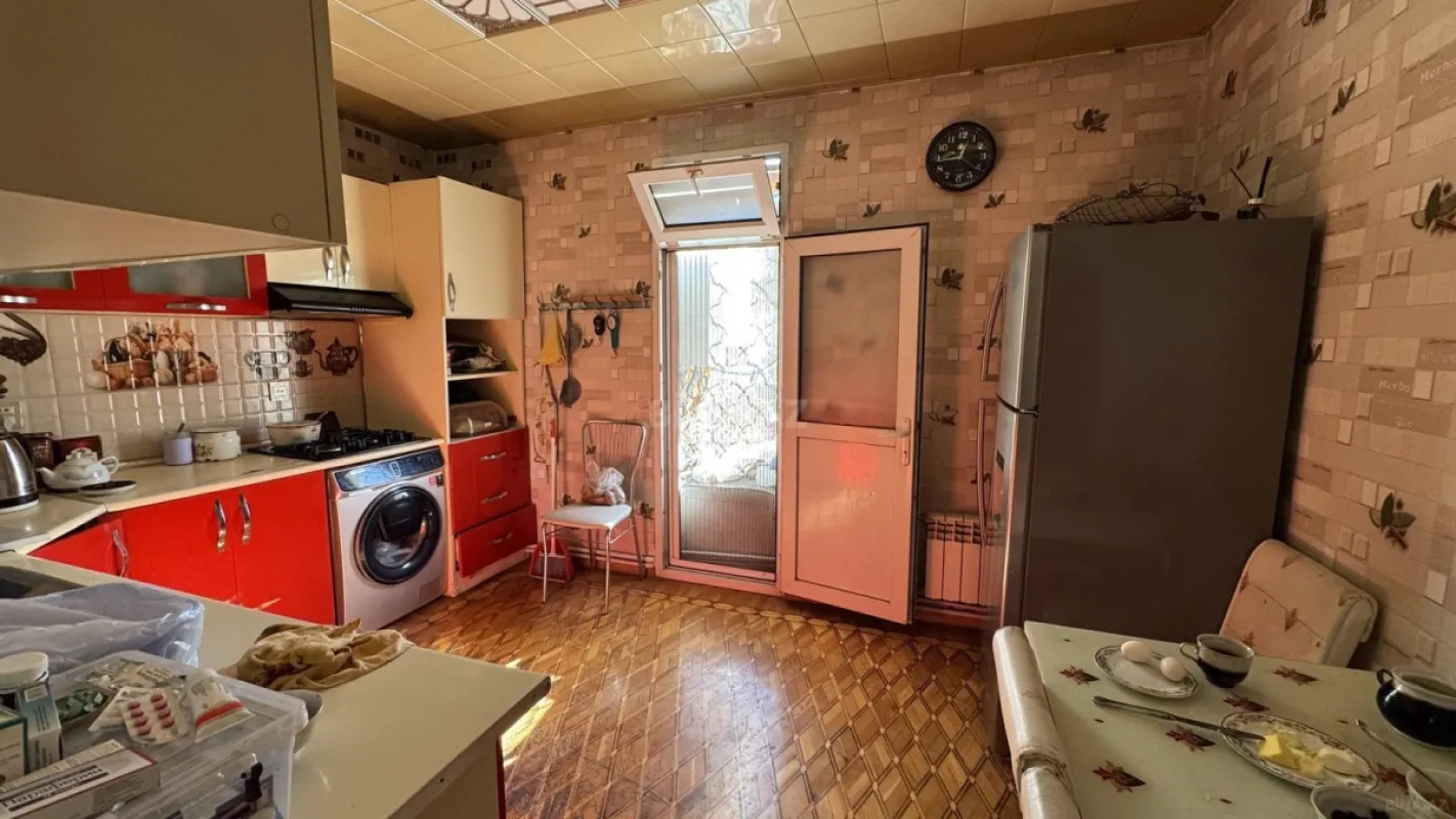 Satılır 4 otaqlı mənzil 110 m²