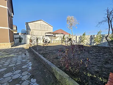 Satılır 4 otaqlı həyət evi 150 m²
