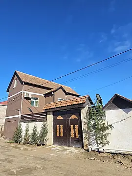 Satılır 4 otaqlı həyət evi 150 m²
