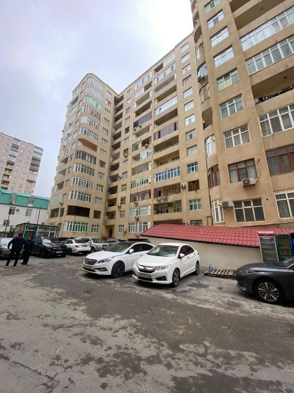 Satılır 3 otaqlı mənzil 130 m²
