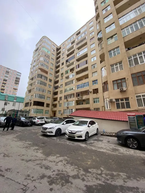 Satılır 3 otaqlı mənzil 130 m²