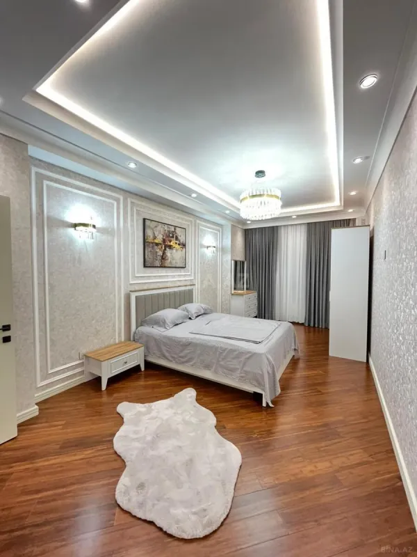 Satılır 4 otaqlı mənzil 180 m²