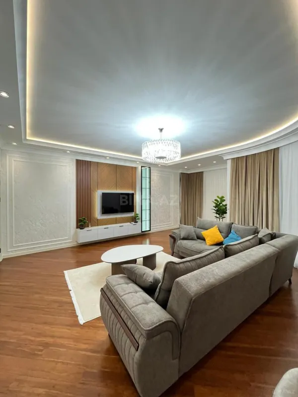 Satılır 4 otaqlı mənzil 180 m²