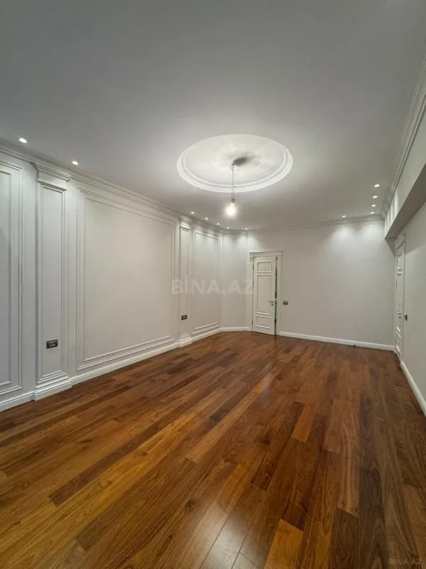 Satılır 4 otaqlı mənzil 200 m²