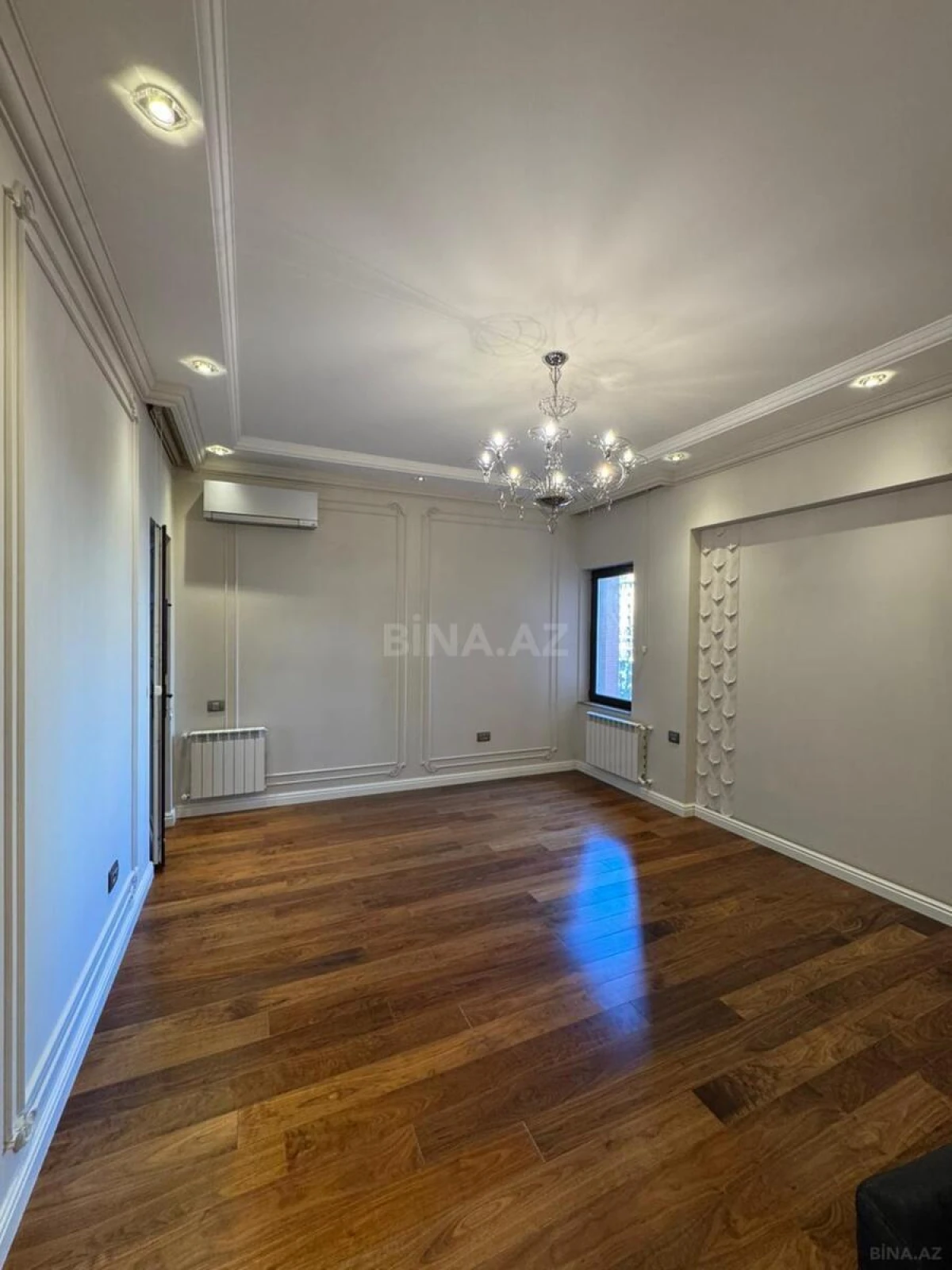 Satılır 4 otaqlı mənzil 200 m²