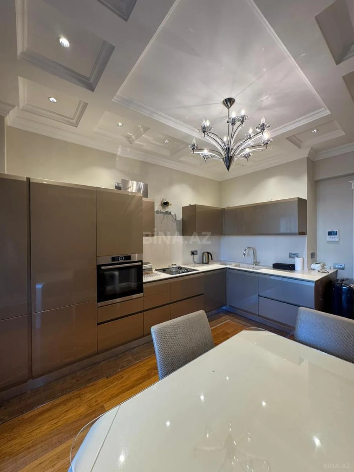 Satılır 4 otaqlı mənzil 200 m²