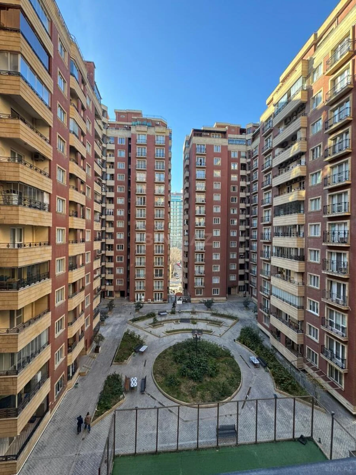 Satılır 4 otaqlı mənzil 200 m²