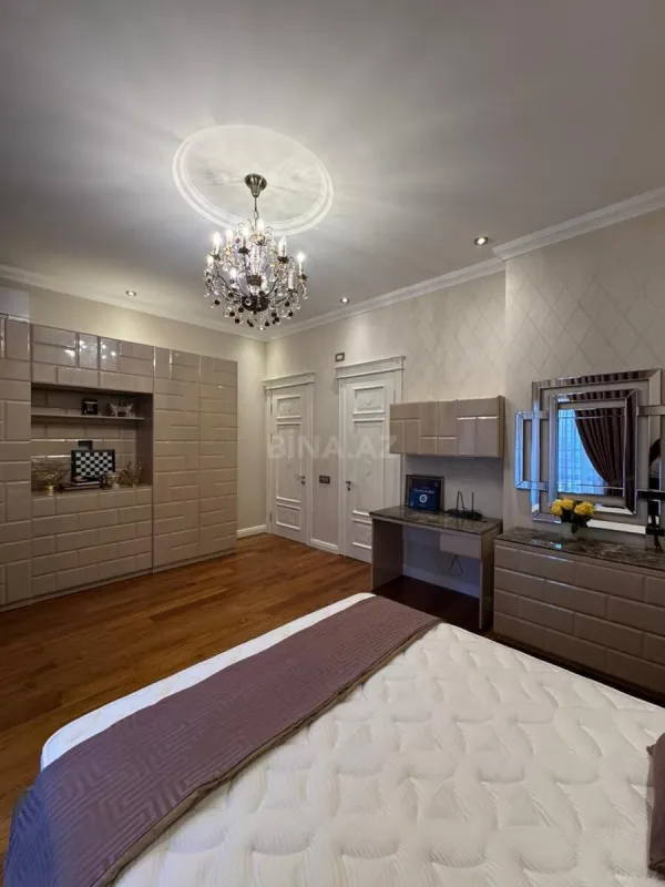 Satılır 4 otaqlı mənzil 200 m²