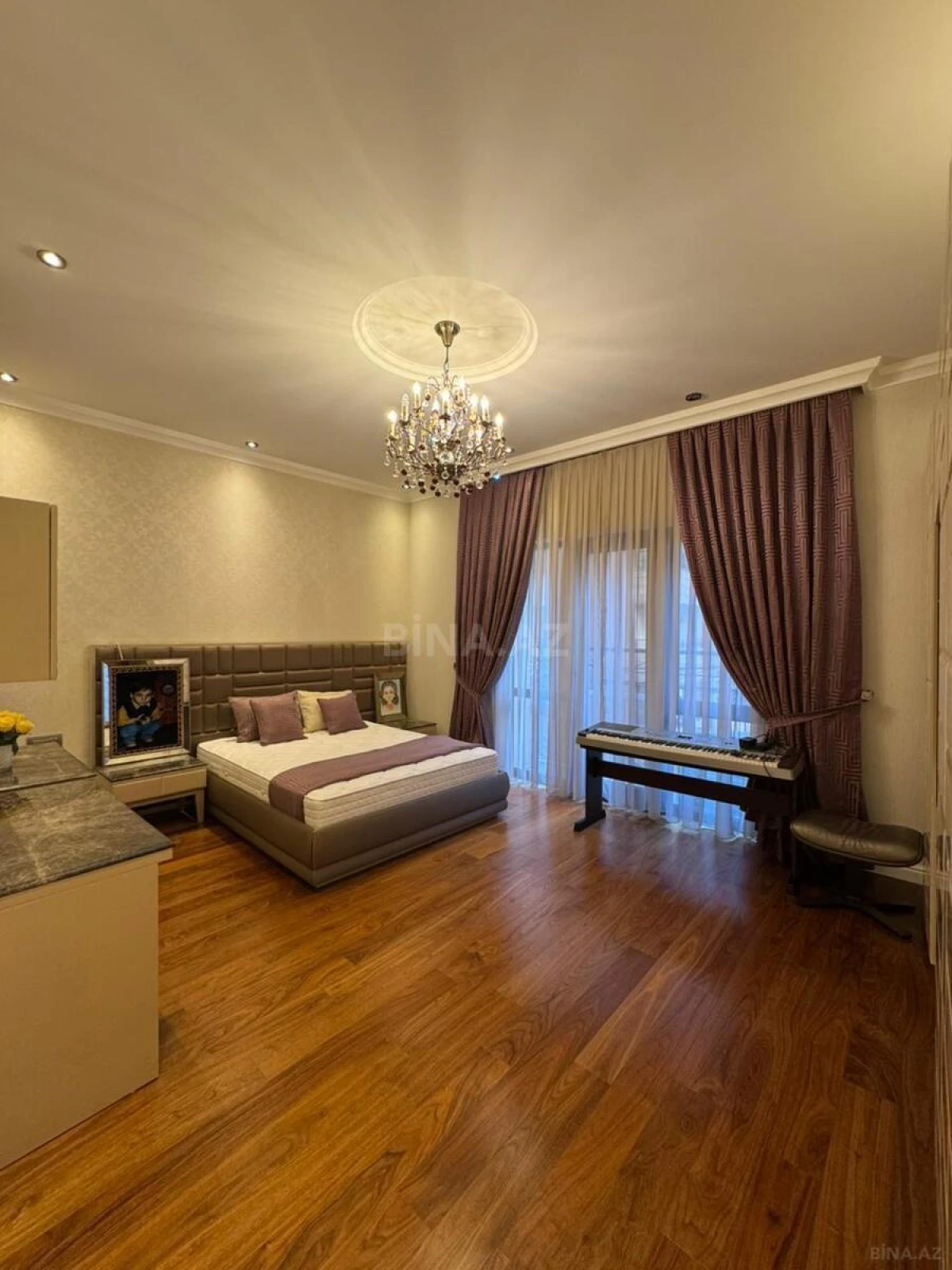 Satılır 4 otaqlı mənzil 200 m²